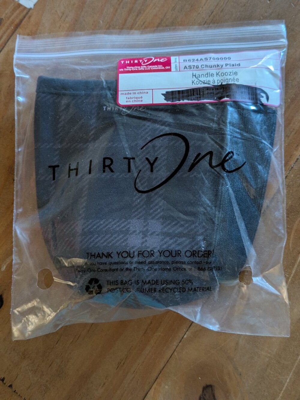 NIB Thirty One Handle Koozie - Chunky Plaid